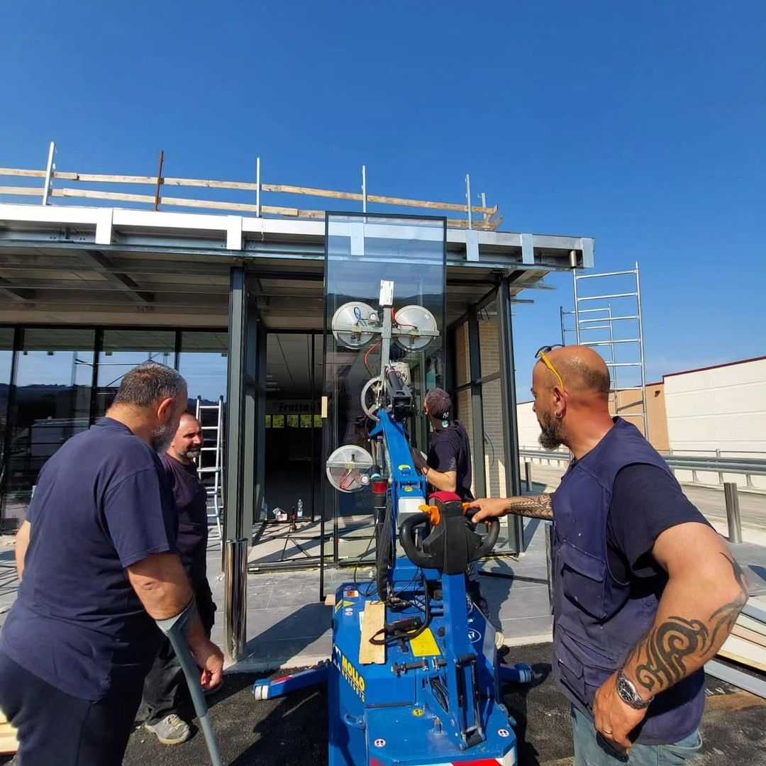 Facciata continua @metrabuilding POLIEDRA - SKY50EUROSPIN Diano Marina @arimondosrl #carpenteria #madeinitaly #design #facciatecontinue #eurospin (3)