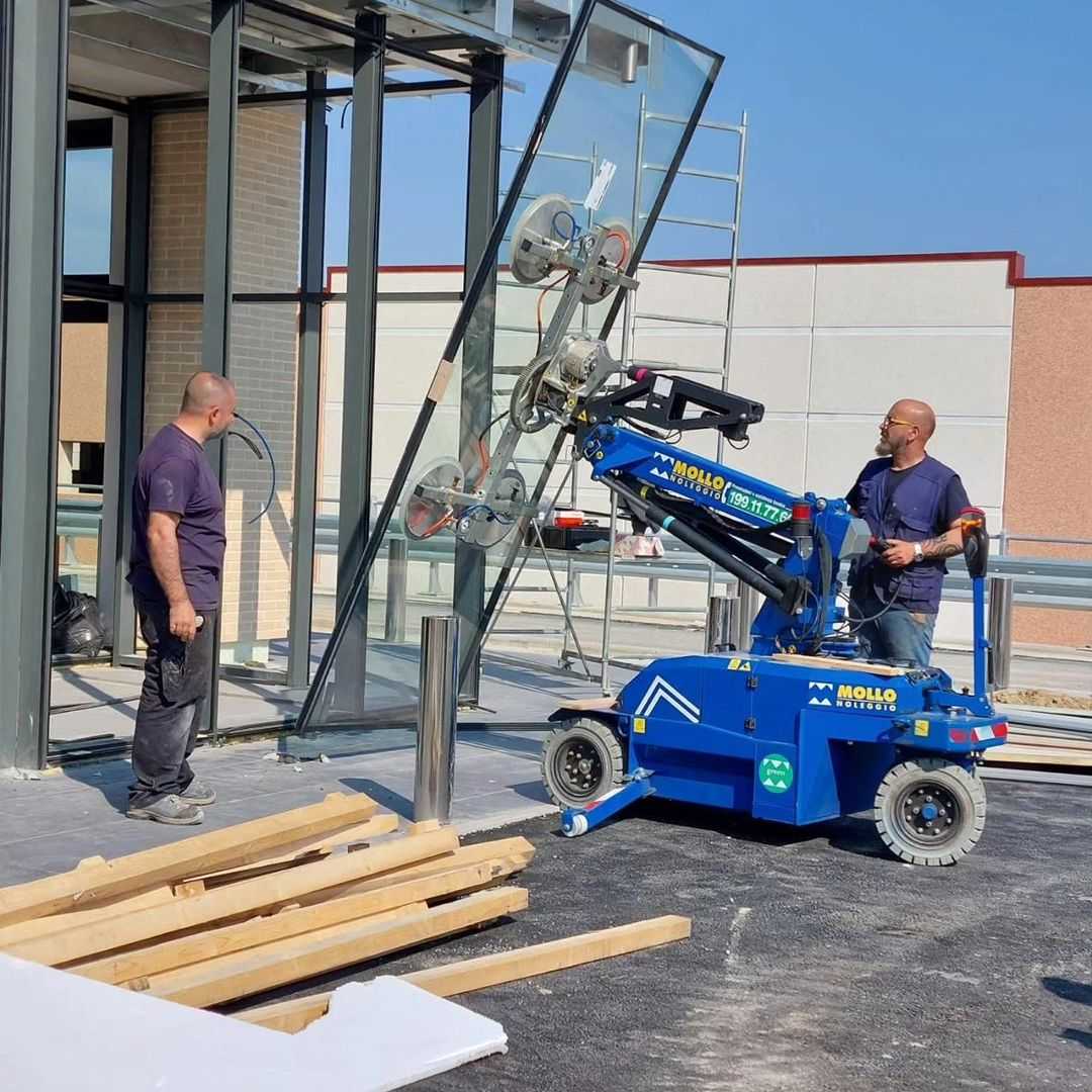 Facciata continua @metrabuilding POLIEDRA - SKY50EUROSPIN Diano Marina @arimondosrl #carpenteria #madeinitaly #design #facciatecontinue #eurospin