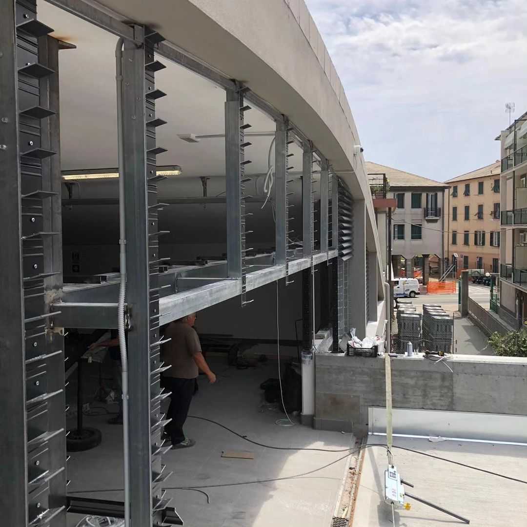 Griglie di aereazione @arimondosrl realizzate con l 'installazione di lamelle serie frangisole LOUVRES @metrabuilding #carpenteria#frangisole #liguria#pam#madeinitaly #griglie (1)