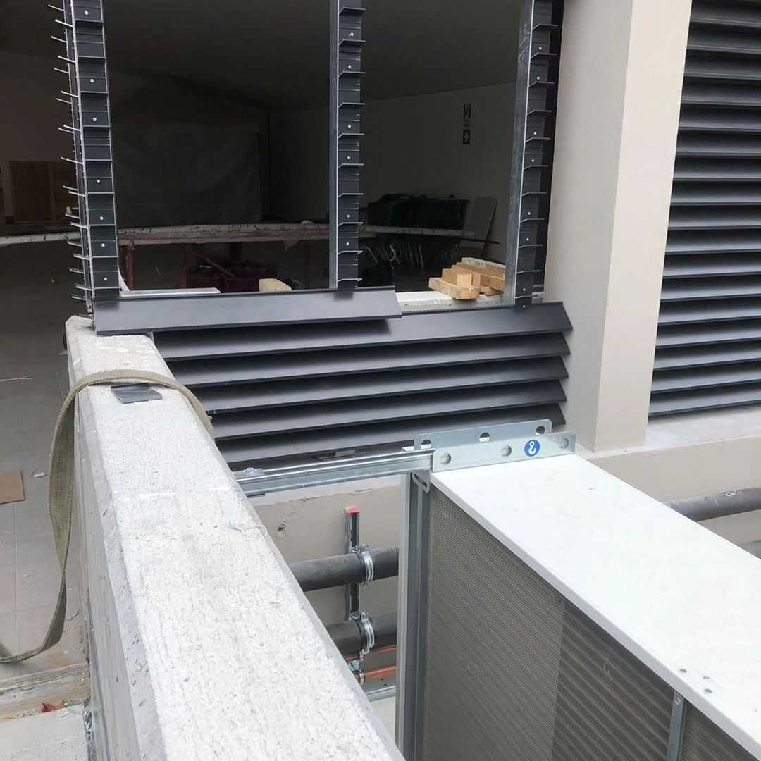 Griglie di aereazione @arimondosrl realizzate con l 'installazione di lamelle serie frangisole LOUVRES @metrabuilding #carpenteria#frangisole #liguria#pam#madeinitaly #griglie (2)