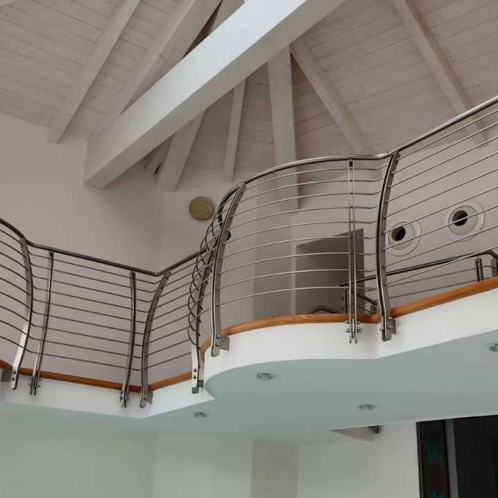 Ringhiera in acciaio inossidabile.Linea pulita ed elegante... #carpenteria #madeinitaly #design #acciaio #ringhiera (2)